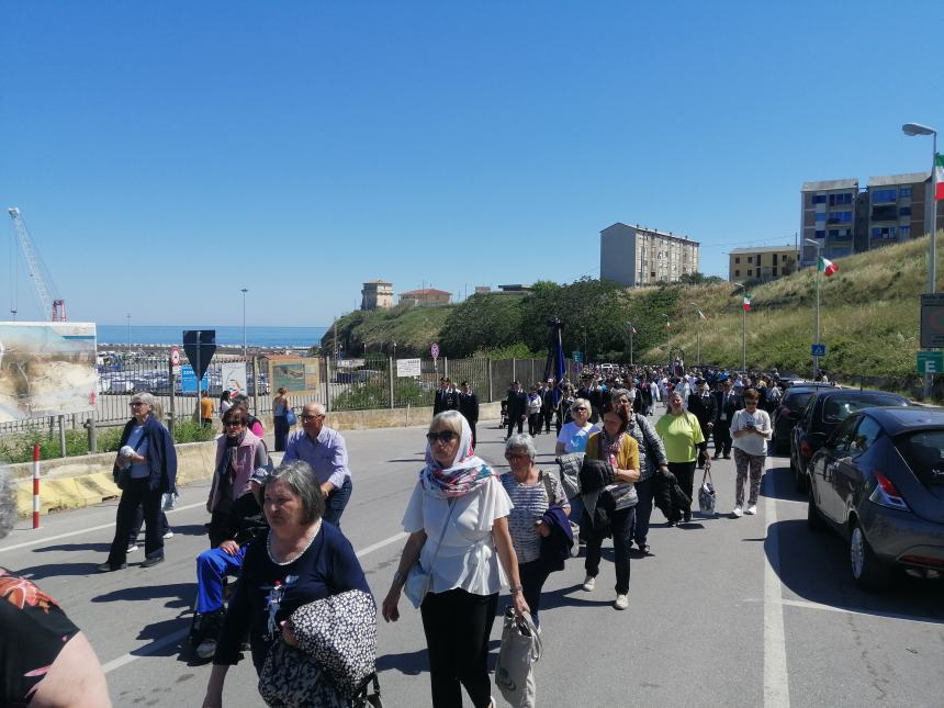 Madonna di Pennaluce, in tanti alla processione in mare: "Emozione di fede e tradizione" 