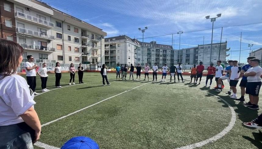 “Interculturiamoci”, i ragazzi del Palizzi impegnati nella partita di calcio sociale