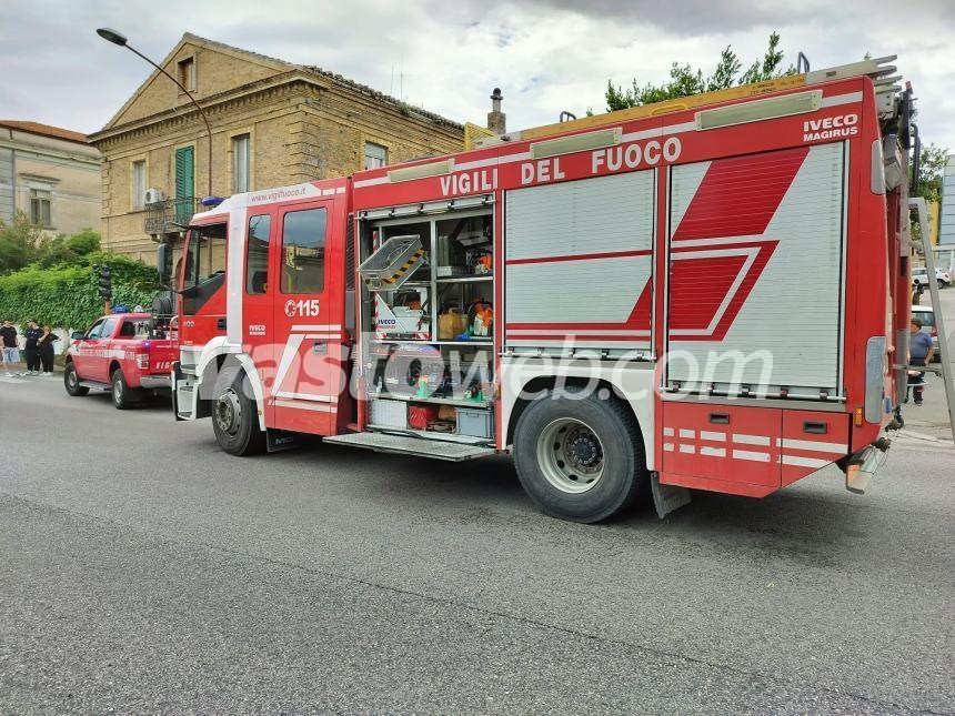 Auto finisce contro muretto a Vasto Marina, ferita una coppia