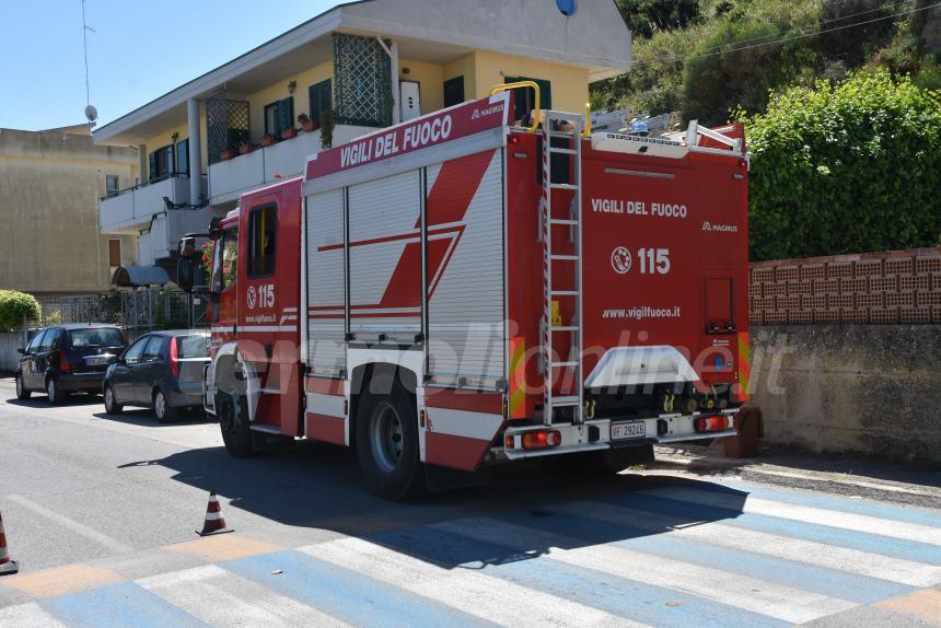 L'auto ribaltata a Rio Vivo