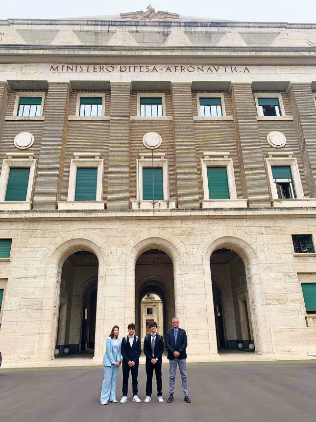 “Sicurezza degli assetti spaziali”, gli studenti del Mattioli e Mattei a Palazzo Aeronautica