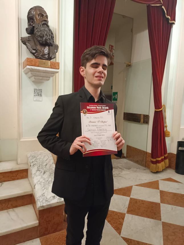 Trionfi per  Emanuele Santoro al pianoforte  nel concorso “Anxanum Music Awards”