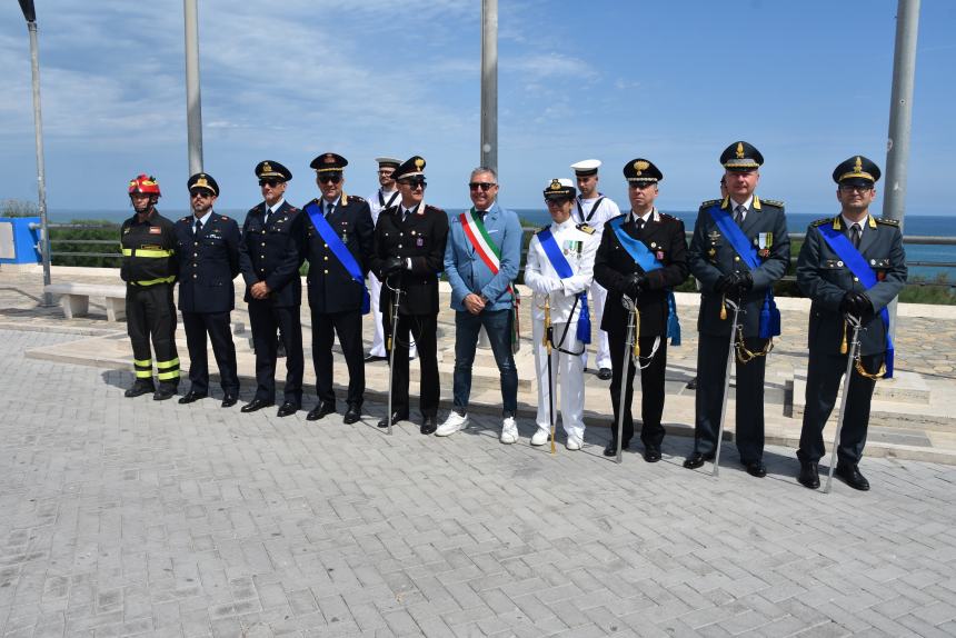 Cerimonia dell’alzabandiera a Piazza Sant’Antonio