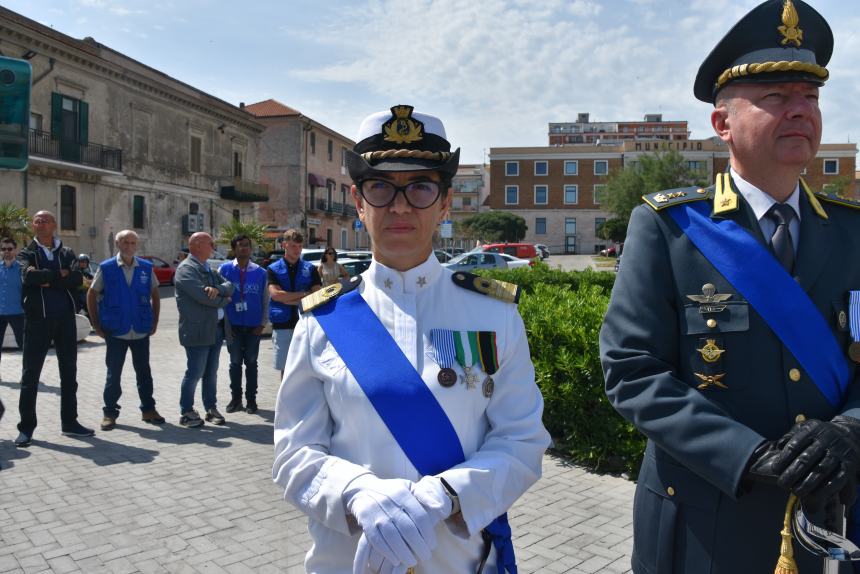 Cerimonia dell’alzabandiera a Piazza Sant’Antonio