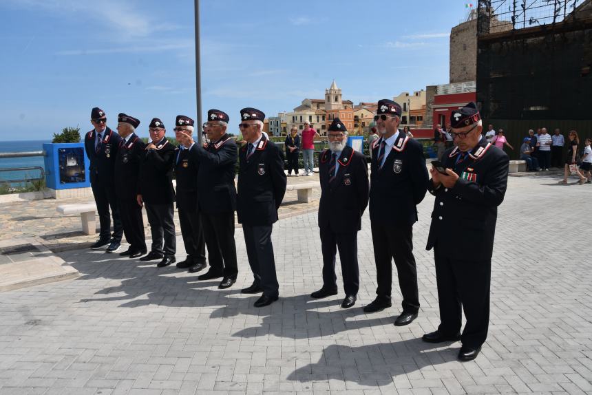 Cerimonia dell’alzabandiera a Piazza Sant’Antonio