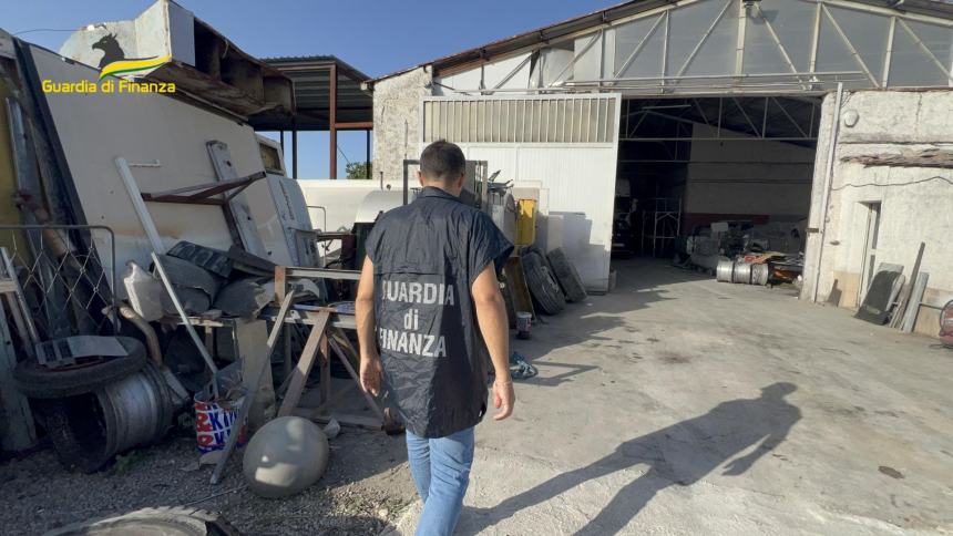 Rifiuti pericolosi, sequestrata un'area di un'azienda dedita al trasporto di merci