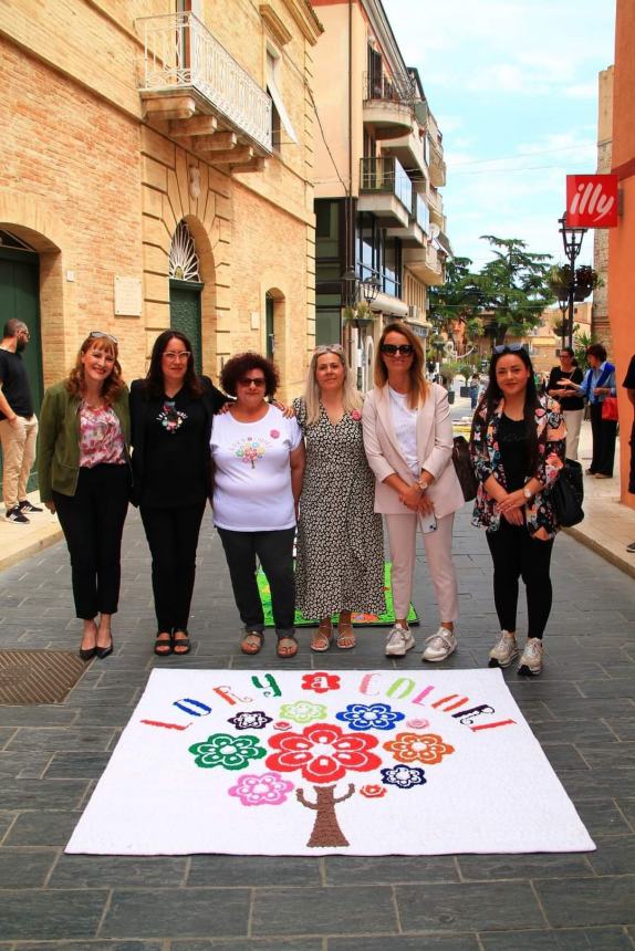 In tanti all'Infiorata all’uncinetto organizzata dalla Pro Loco di San Salvo 