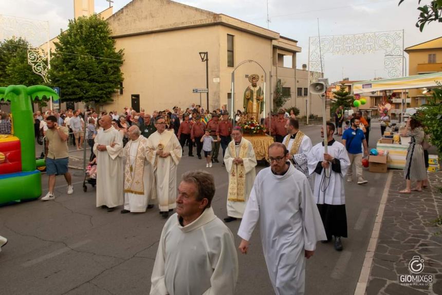 A San Salvo la festa di San Nicola con "il suggestivo imbarco in mare" 