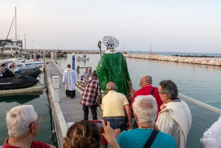 A San Salvo la festa di San Nicola con "il suggestivo imbarco in mare" 