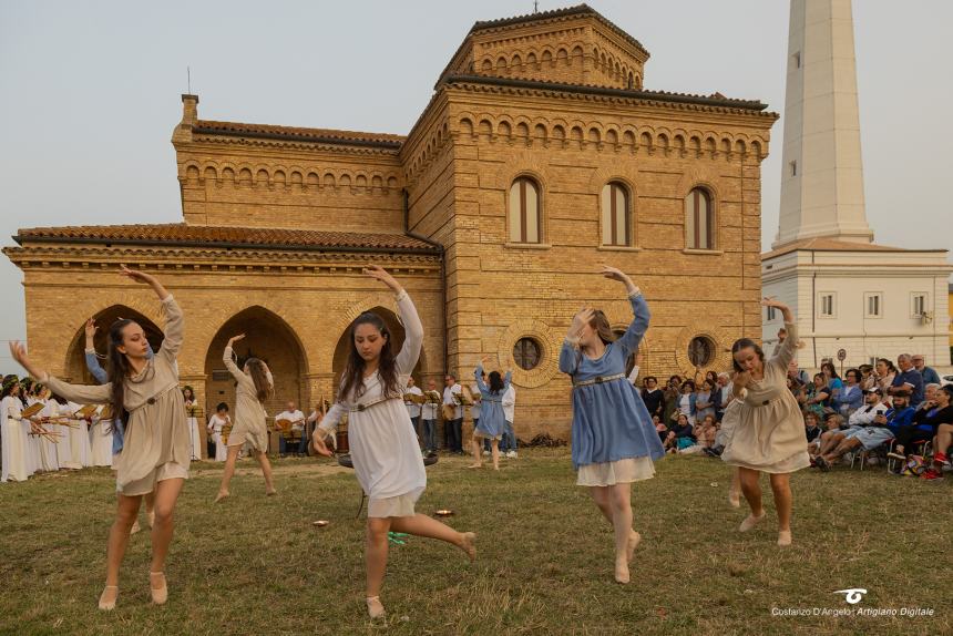 Emozioni tra canti e danze a Punta Penna: Vasto ha dato il benvenuto all'Estate 