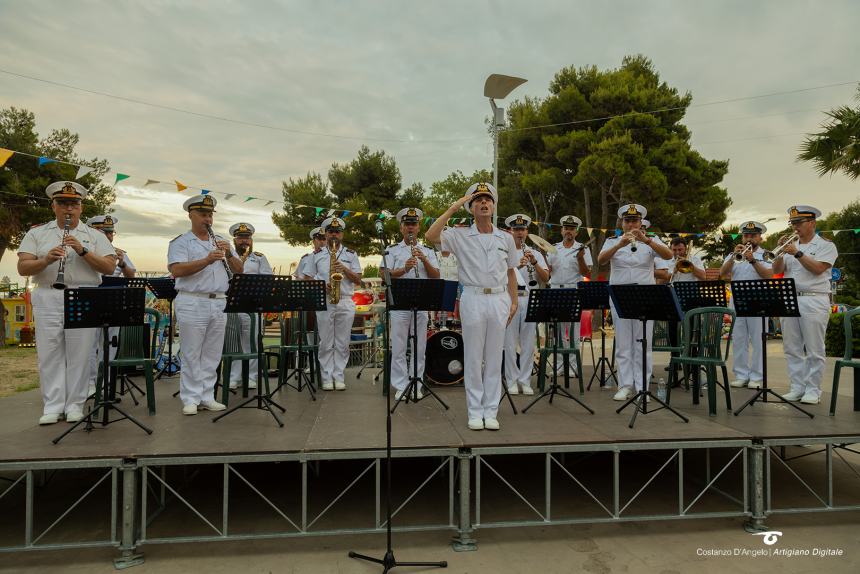 Tripla esibizione della Fanfara dell’Accademia navale di Livorno: “Applausi da cittadini e turisti” 