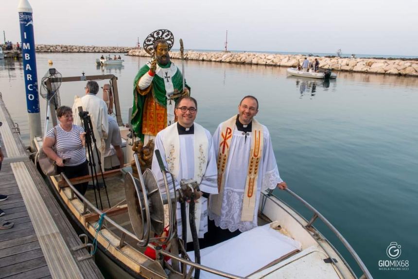 A San Salvo la festa di San Nicola con "il suggestivo imbarco in mare" 