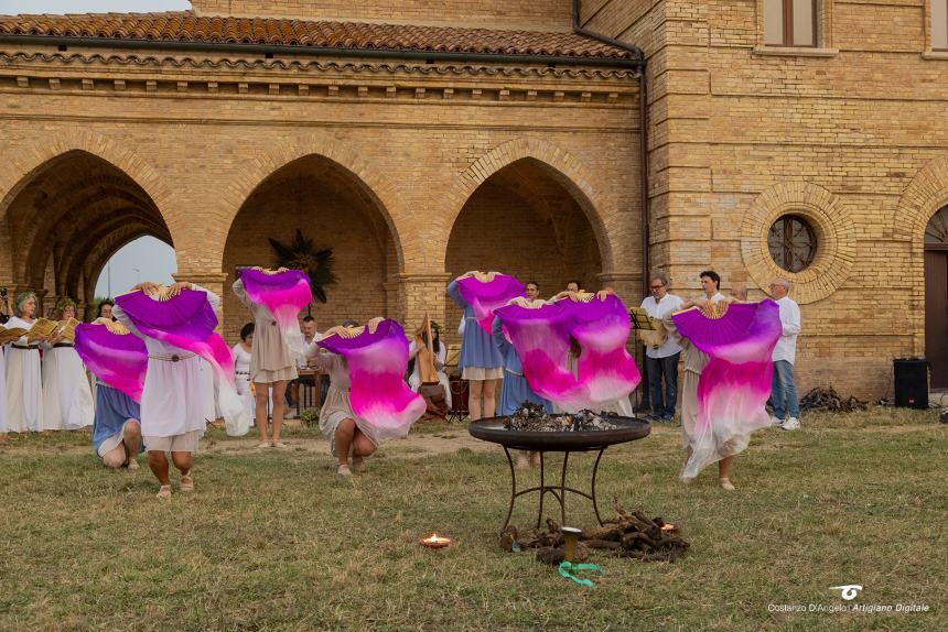 Emozioni tra canti e danze a Punta Penna: Vasto ha dato il benvenuto all'Estate 