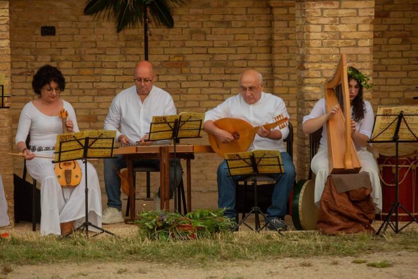 Emozioni tra canti e danze a Punta Penna: Vasto ha dato il benvenuto all'Estate 