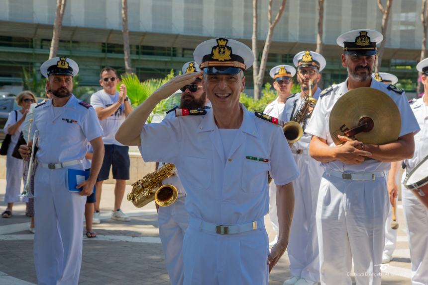 La  Fanfara  dell’Accademia Navale di Livorno incanta i bagnati sul lungomare