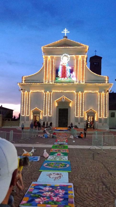 I colori dell’Infiorata alla Basilica della Madonna dei Miracoli di Casalbordino 