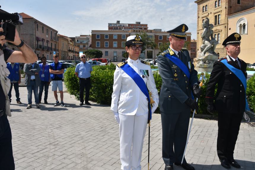 Cerimonia dell’alzabandiera a Piazza Sant’Antonio