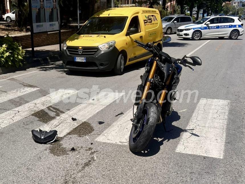 Scontro auto-moto in Corso Mazzini, ferito un 32enne