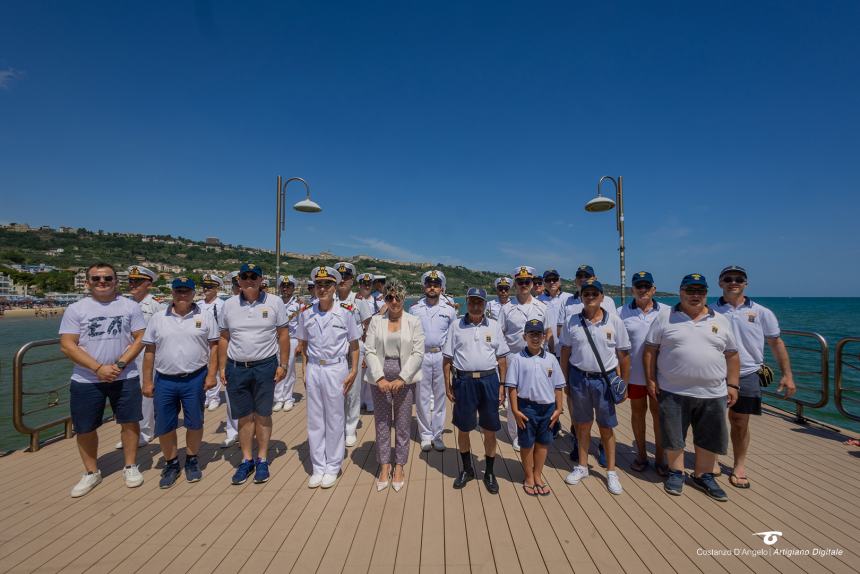 La  Fanfara  dell’Accademia Navale di Livorno incanta i bagnati sul lungomare