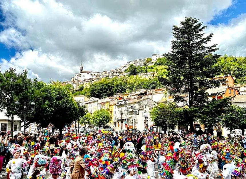 A Castiglione la Festa di carnevale in paese: