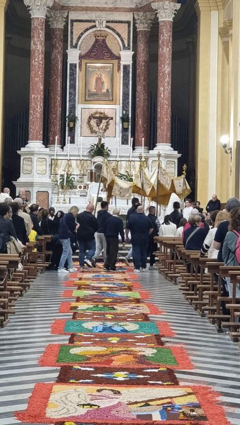 I colori dell’Infiorata alla Basilica della Madonna dei Miracoli di Casalbordino 