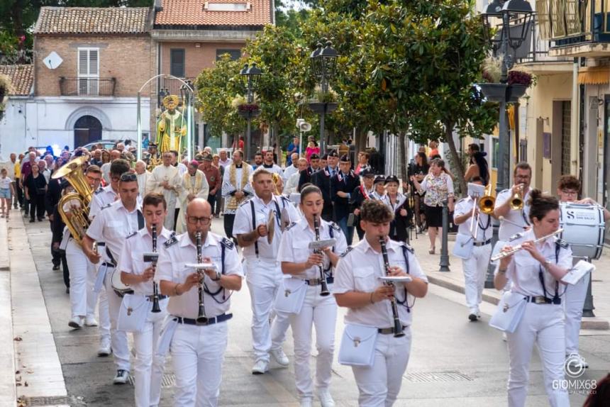 A San Salvo la festa di San Nicola con "il suggestivo imbarco in mare" 