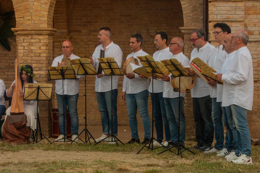 Emozioni tra canti e danze a Punta Penna: Vasto ha dato il benvenuto all'Estate 