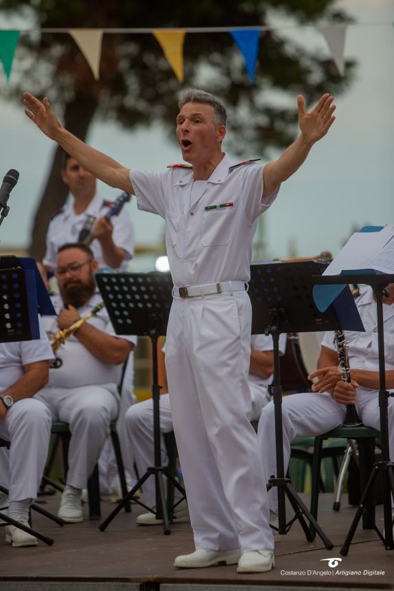 Tripla esibizione della Fanfara dell’Accademia navale di Livorno: “Applausi da cittadini e turisti” 