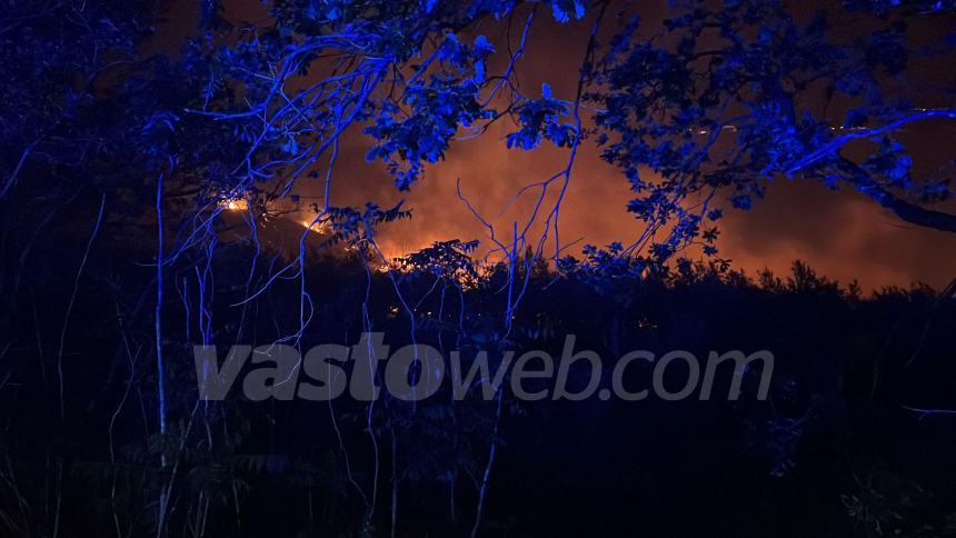 Incendio a Pollutri, intervento dei Vigili del fuoco