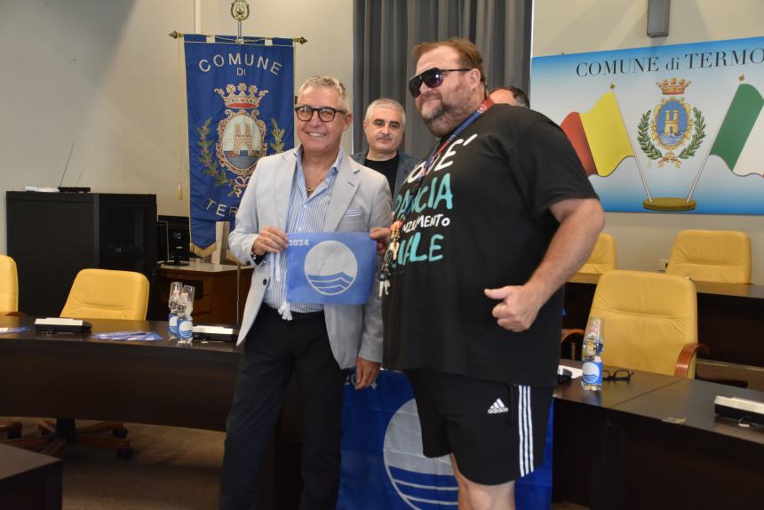 La Bandiera Blu 2024 esposta in municipio 