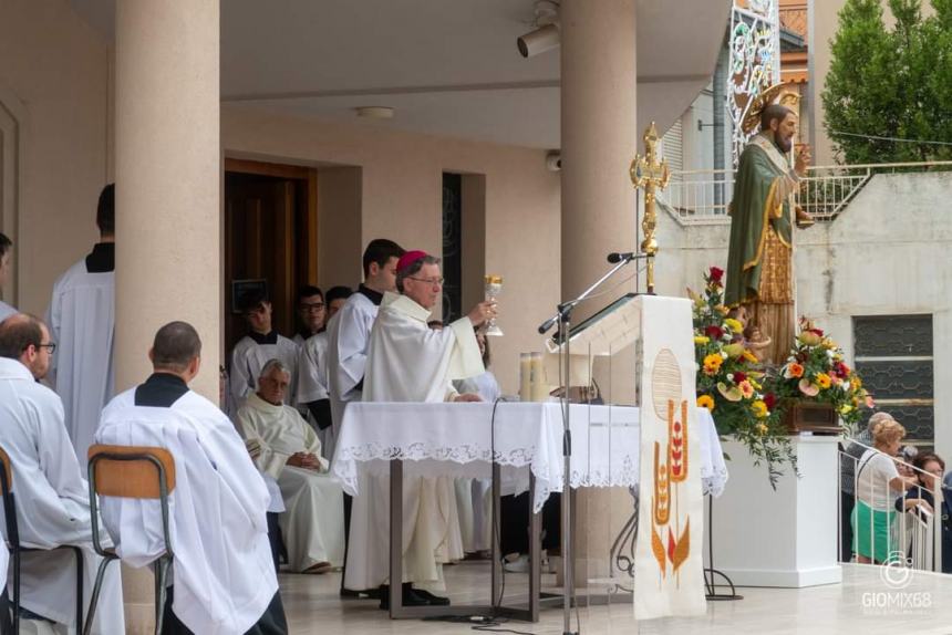 A San Salvo la festa di San Nicola con "il suggestivo imbarco in mare" 