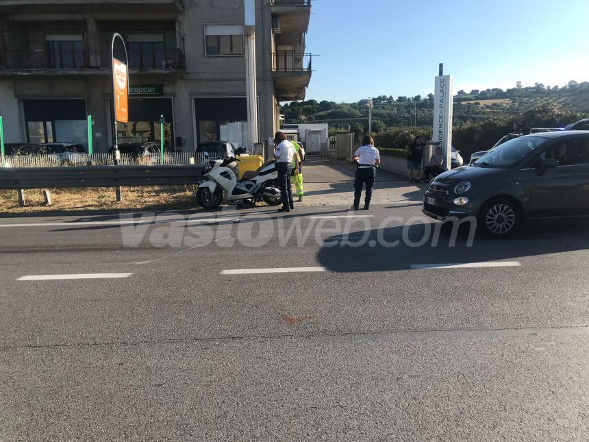 Scontro sulla Statale 16 vicino alla stazione Vasto - San Salvo, centauro in ospedale 