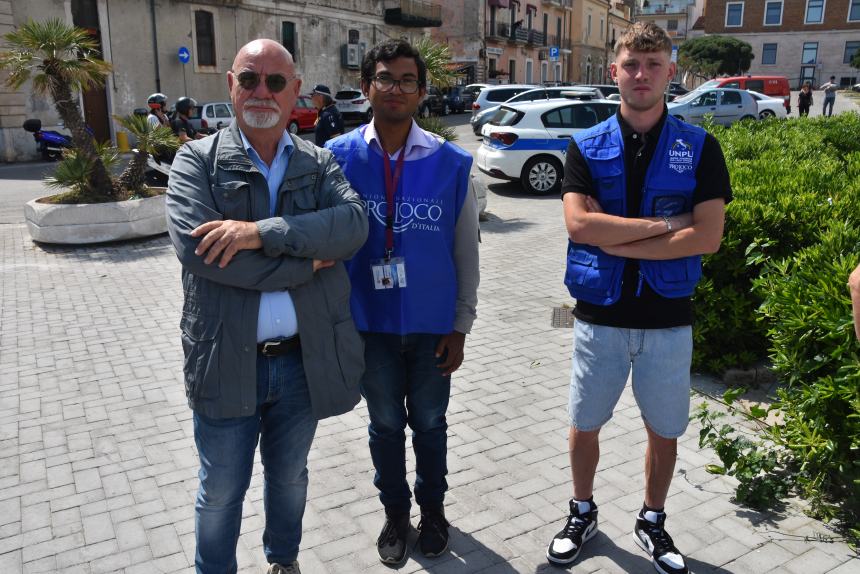 Cerimonia dell’alzabandiera a Piazza Sant’Antonio