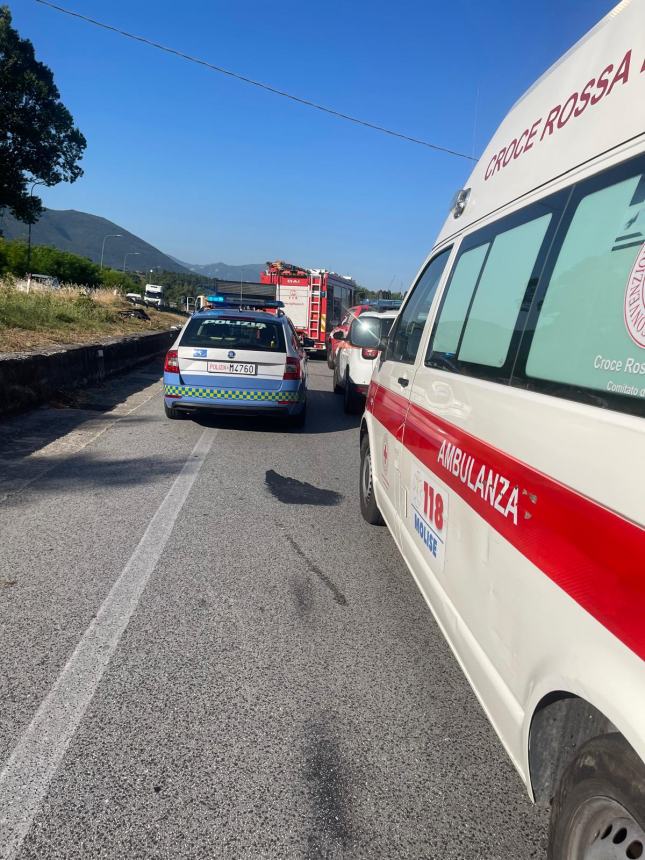 Scontro frontale auto-camion sulla statale 85, due feriti trasportati in ospedale