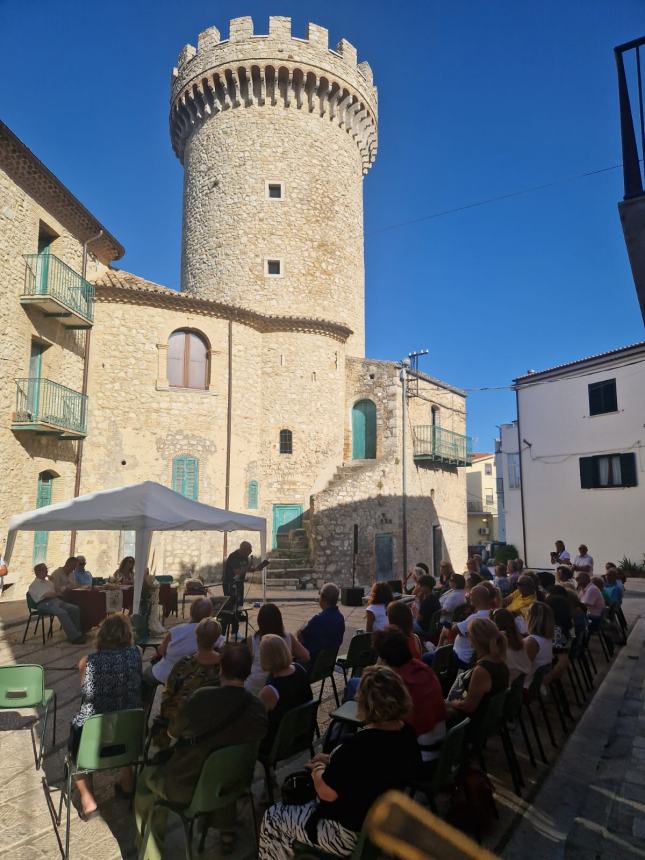 Un gemellaggio culturale da applausi con 50 poeti pugliesi a Colletorto 