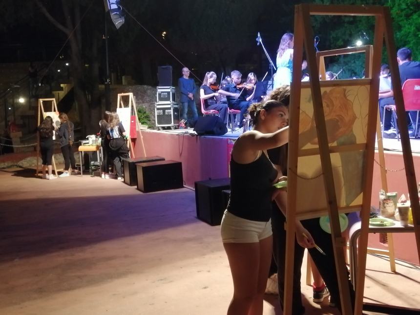 Musica, riflessioni e doni al concerto dell'Orchestra Rossetti: "Complimenti per la vittoria" 