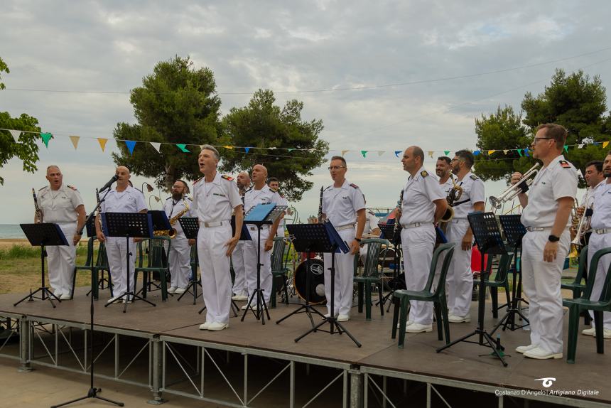 Tripla esibizione della Fanfara dell’Accademia navale di Livorno: “Applausi da cittadini e turisti” 