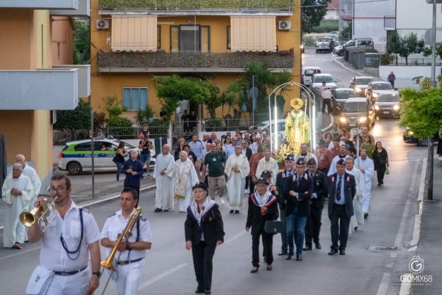 A San Salvo la festa di San Nicola con "il suggestivo imbarco in mare" 