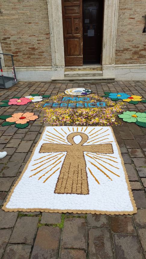 L’ Infiorata a Celenza sul Trigno un’esplosione di profumi e colori