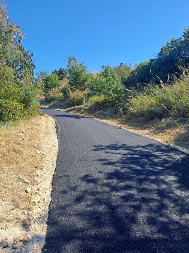 "Nuovo asfalto in località Canale per raggiungere la spiaggia"