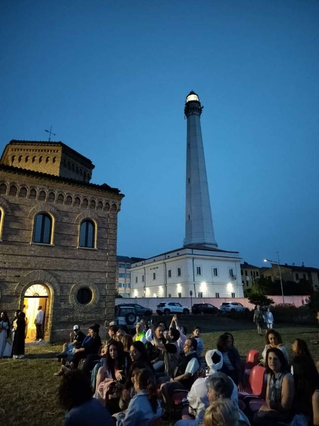 Emozioni tra canti e danze a Punta Penna: Vasto ha dato il benvenuto all'Estate 