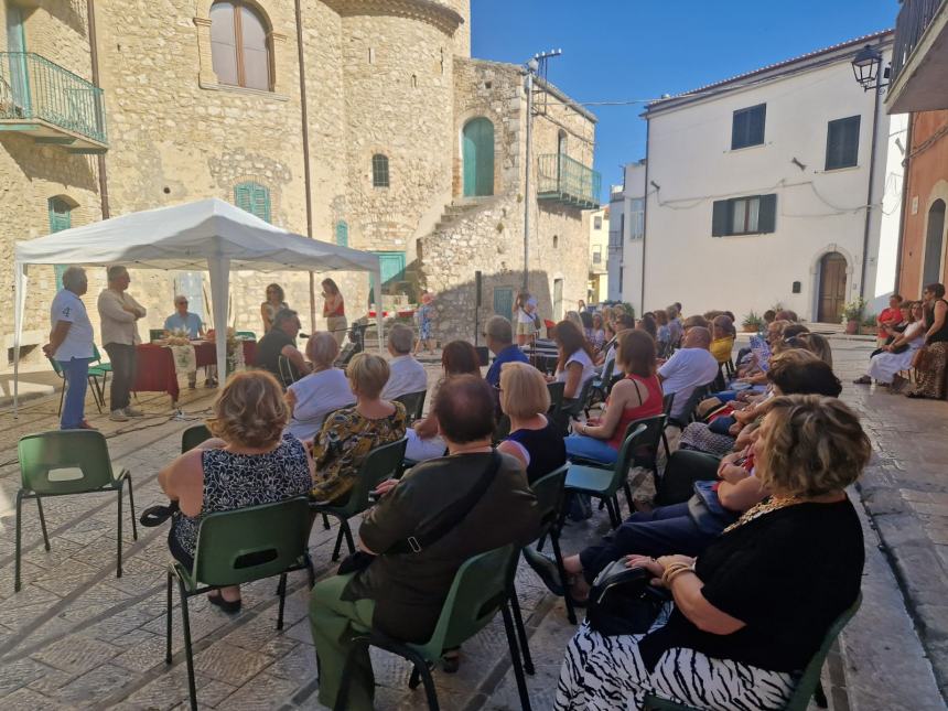 Un gemellaggio culturale da applausi con 50 poeti pugliesi a Colletorto 