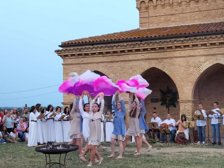 Emozioni tra canti e danze a Punta Penna: Vasto ha dato il benvenuto all'Estate 