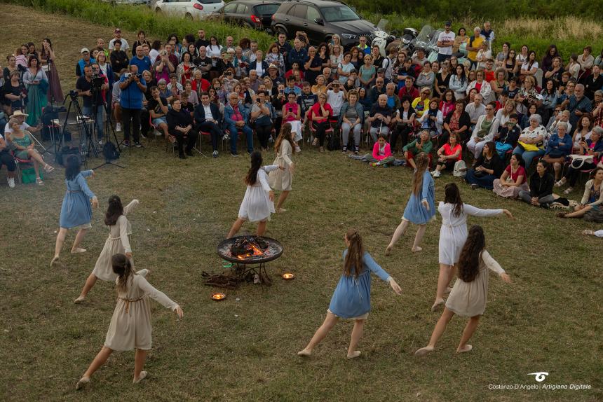 Emozioni tra canti e danze a Punta Penna: Vasto ha dato il benvenuto all'Estate 