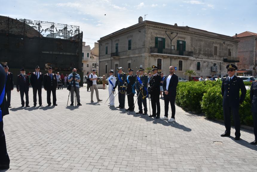 Cerimonia dell’alzabandiera a Piazza Sant’Antonio