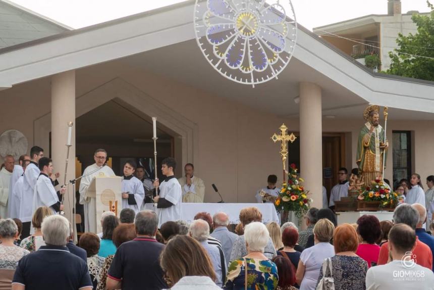 A San Salvo la festa di San Nicola con "il suggestivo imbarco in mare" 