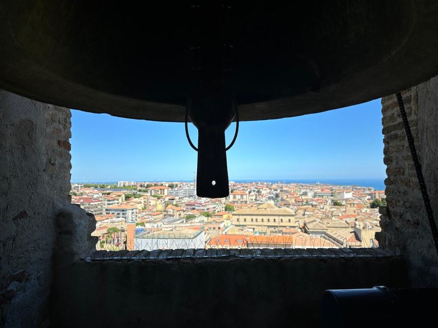 Studenti vastesi in visita a Santa Maria Maggiore e alla sua torre camapanaria 