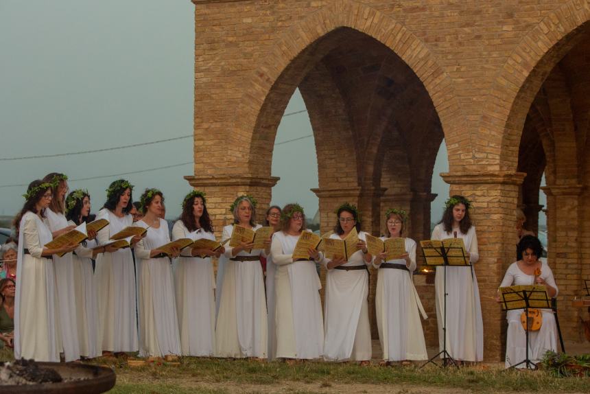 Emozioni tra canti e danze a Punta Penna: Vasto ha dato il benvenuto all'Estate 