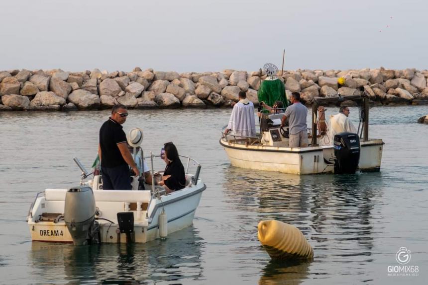 A San Salvo la festa di San Nicola con "il suggestivo imbarco in mare" 