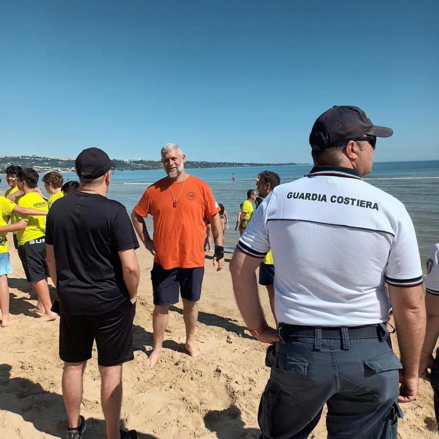 Mattinata intensa a San Salvo tra pulizia del mare e meditazione  